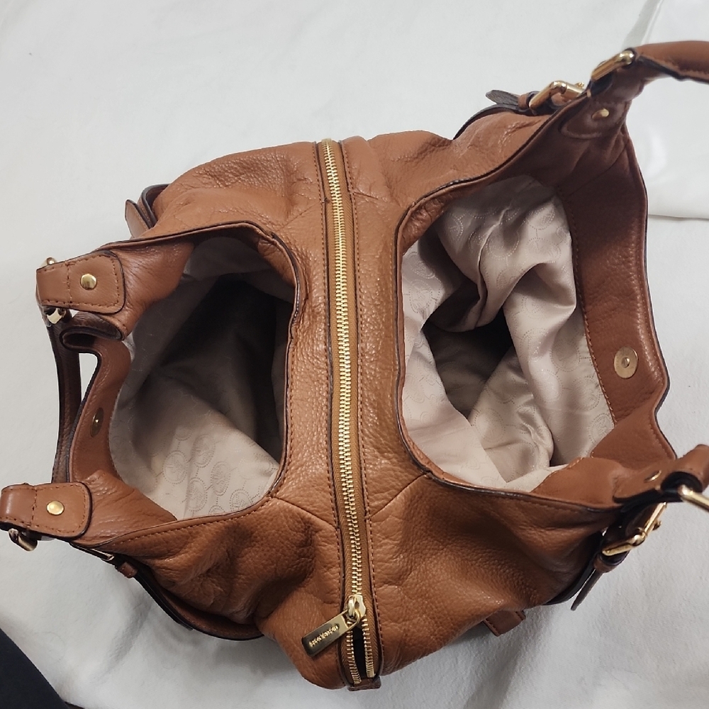 Michael Kors Bedford Tan Leather Hobo Bag With Gold Accents - Picture 6 of 10